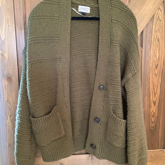 🪴 Olive Green Oversized Sweater 🪴 - Picture 2 of 3